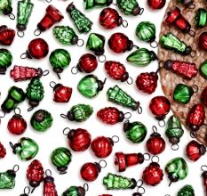 25 Pieces Green and Red Ornaments For Tree Decoration - Glass Christmas Ornaments