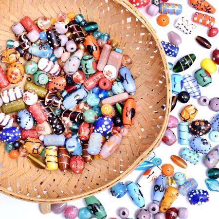 90 Pieces Assorted Glass Beads from 33 mm to 4 mm