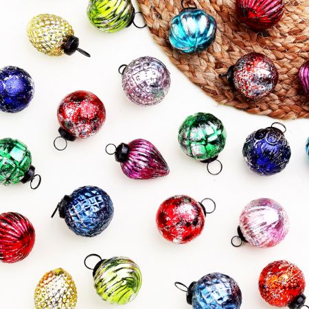 12 Pieces Multicolor Distressed Ornaments For Tree Decoration