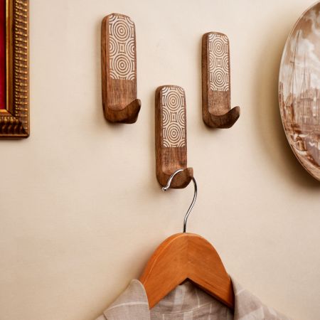 3 Pieces Handmade Round Pattern Wooden Adhesive Wall Hooks