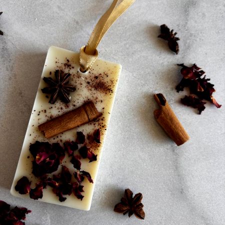 Spiced Garden Oudh Soy & Beeswax Fragrant Bar
