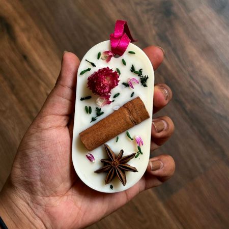 Botanical Ember Oudh Soy & Beeswax Fragrant Bar