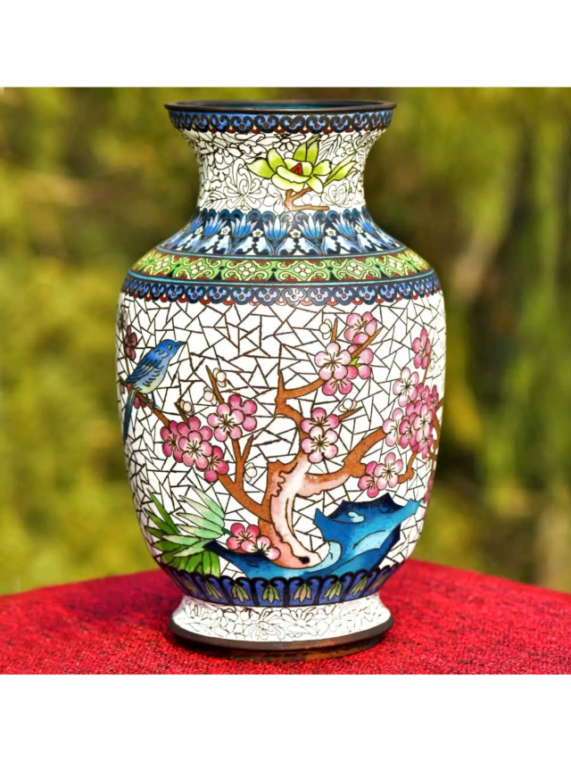 Why Do Vases Whisper the History of Homes?