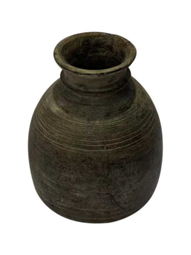 Why Do Wooden Pots Feel So Intimate and Grounded in Spaces?