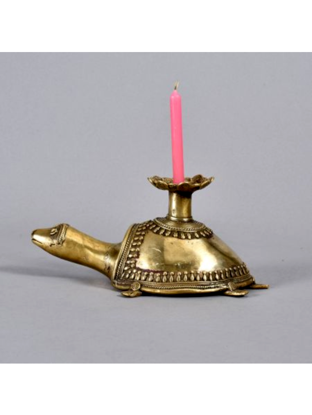 Vintage Candle Holders Define Timeless Ambiance