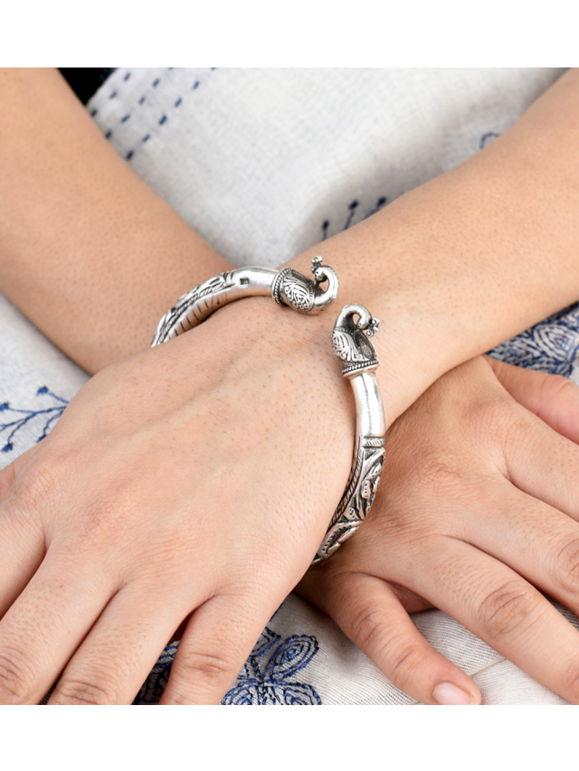 The Timeless Allure of Silver Bangles